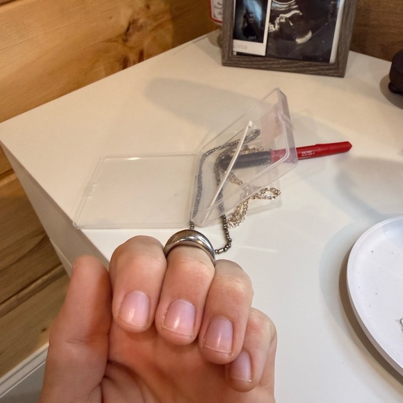 Amazon Essentials Silver Ring - Picture 2 of 3